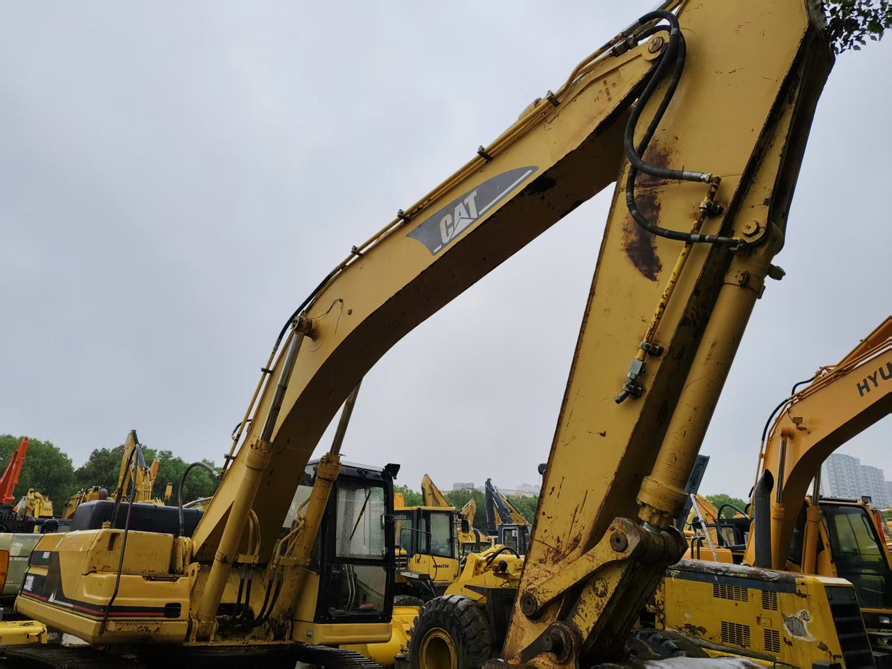 CATERPILLAR 330BL - Vikšrinis ekskavatorius: foto 3 CATERPILLAR 330BL - Vikšrinis ekskavatorius: foto 3