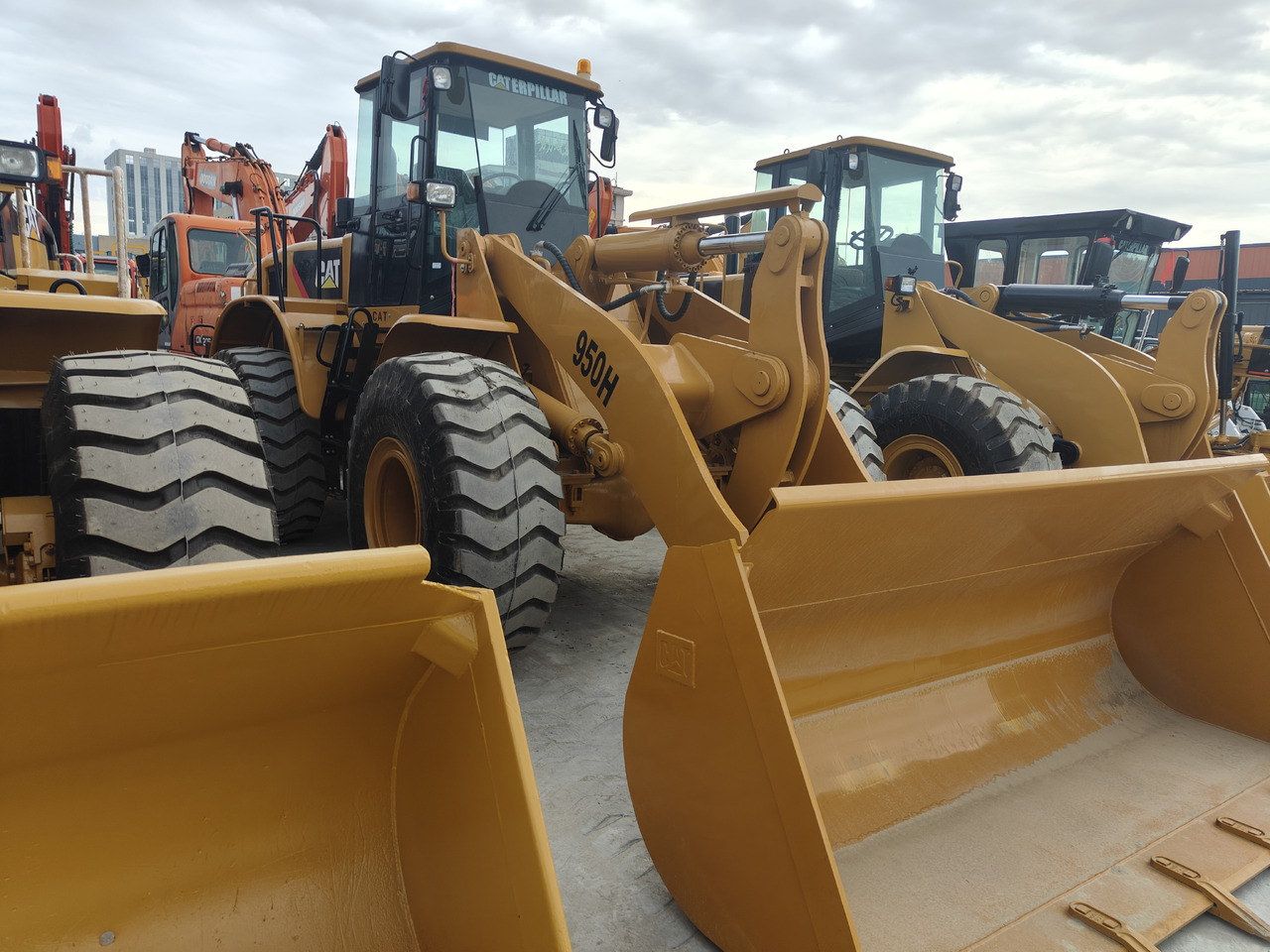 CATERPILLAR 950H - Ratinis krautuvas: foto 2 CATERPILLAR 950H - Ratinis krautuvas: foto 2