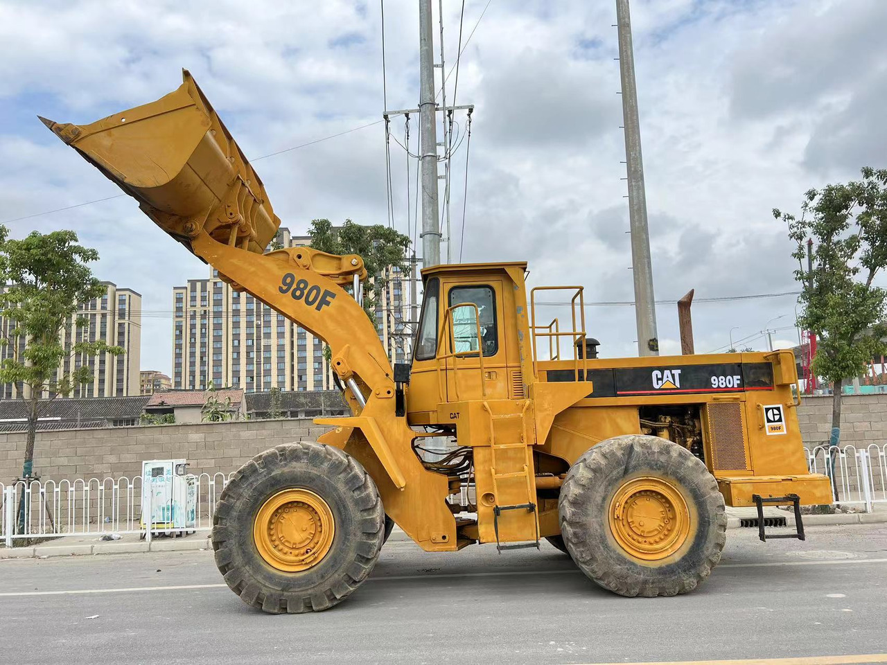 CATERPILLAR 980F - Vikšrinis krautuvas: foto 4 CATERPILLAR 980F - Vikšrinis krautuvas: foto 4