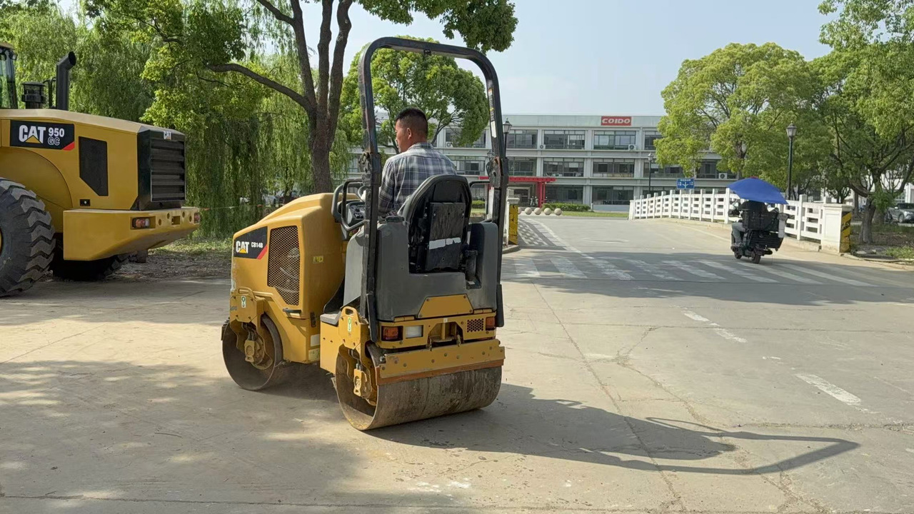 CATERPILLAR CB14B - Asfalto volus: foto 2 CATERPILLAR CB14B - Asfalto volus: foto 2