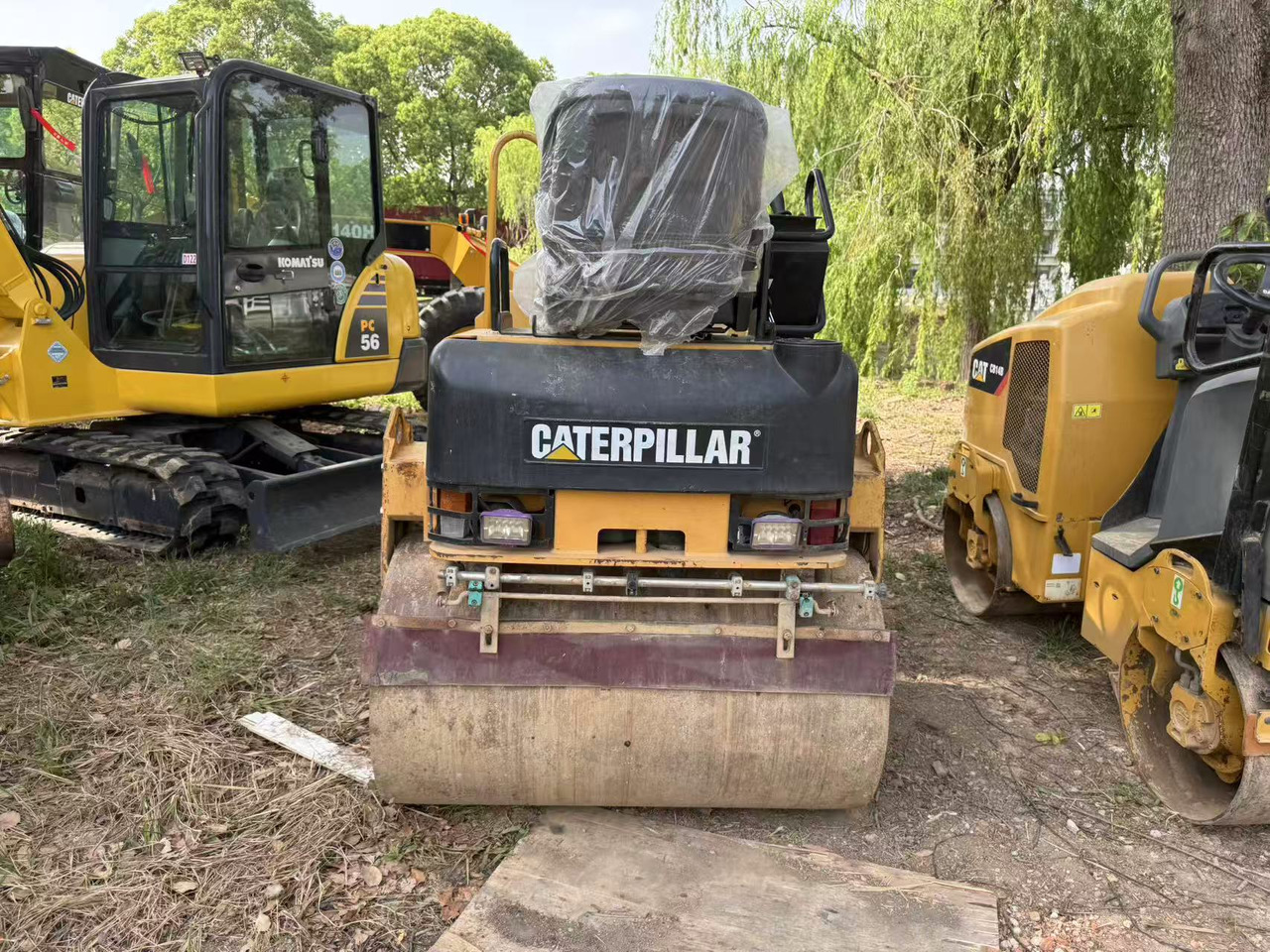 CATERPILLAR CB24B - Asfalto volus: foto 2 CATERPILLAR CB24B - Asfalto volus: foto 2