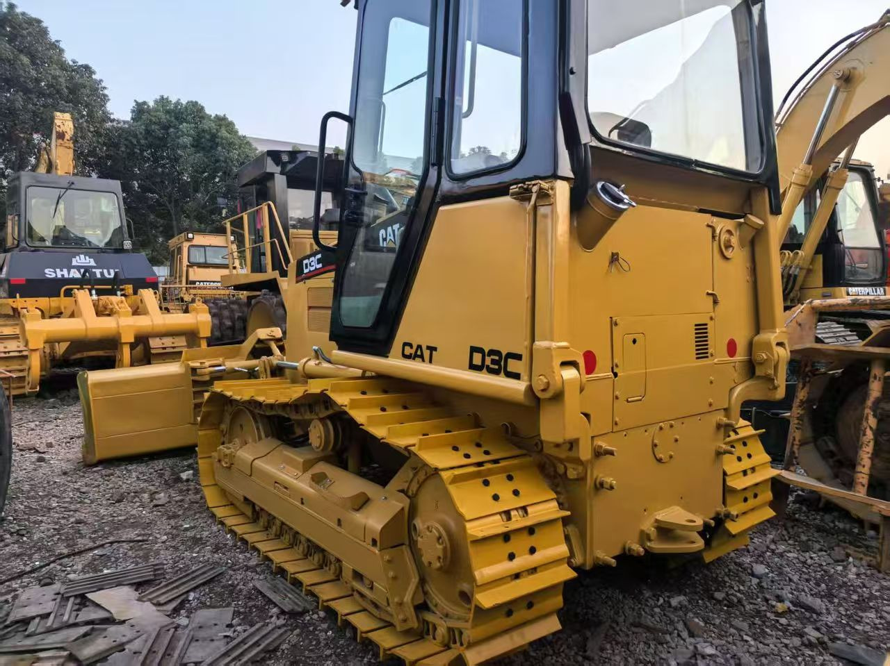 CATERPILLAR D3C - Buldozeris: foto 3 CATERPILLAR D3C - Buldozeris: foto 3