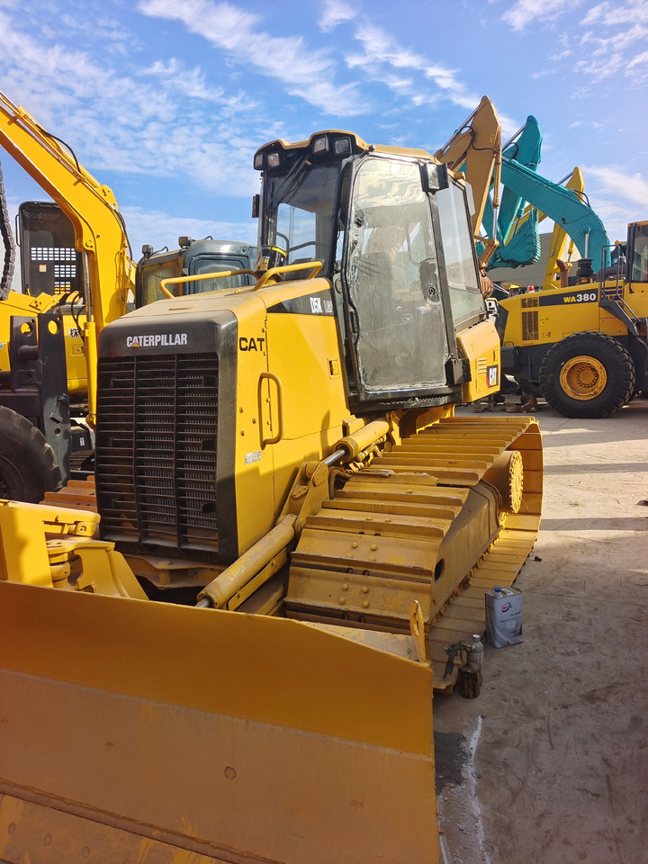 CATERPILLAR D3K - Buldozeris: foto 1 CATERPILLAR D3K - Buldozeris: foto 1
