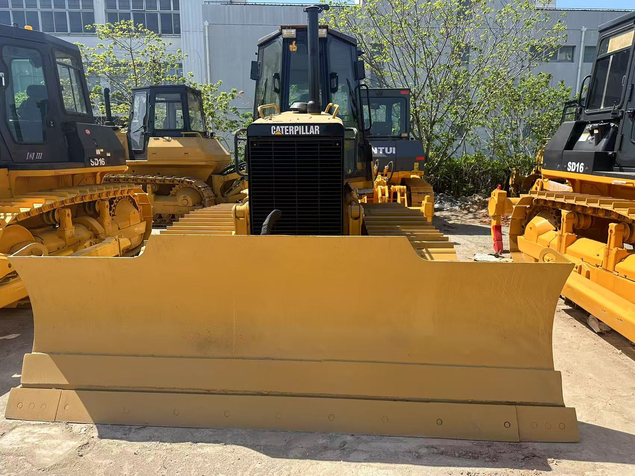 CATERPILLAR D6K - Buldozeris: foto 4 CATERPILLAR D6K - Buldozeris: foto 4
