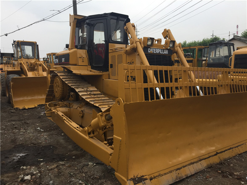 CATERPILLAR D7H - Buldozeris: foto 1 CATERPILLAR D7H - Buldozeris: foto 1