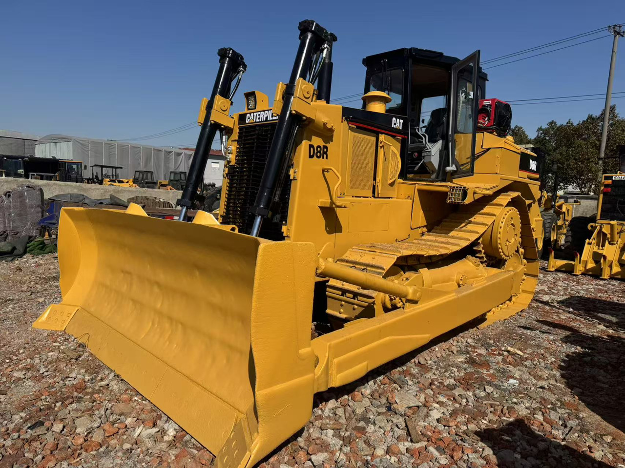CATERPILLAR D8R - Buldozeris: foto 1 CATERPILLAR D8R - Buldozeris: foto 1