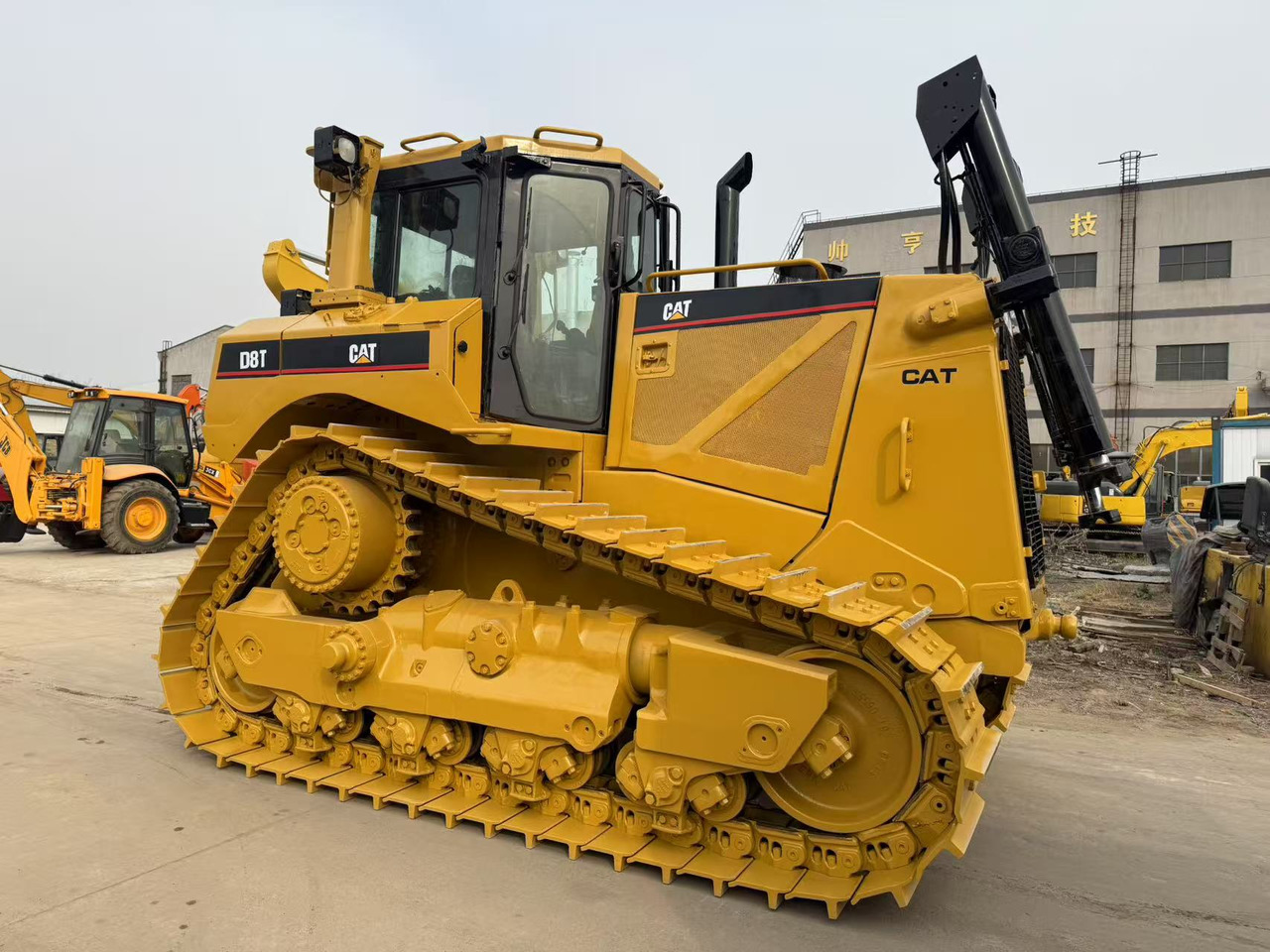 CATERPILLAR D8T - Buldozeris: foto 2 CATERPILLAR D8T - Buldozeris: foto 2