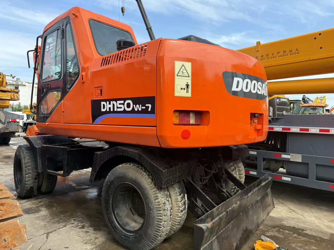 DOOSAN DH150W-7 - Ratinis ekskavatorius: foto 1 DOOSAN DH150W-7 - Ratinis ekskavatorius: foto 1