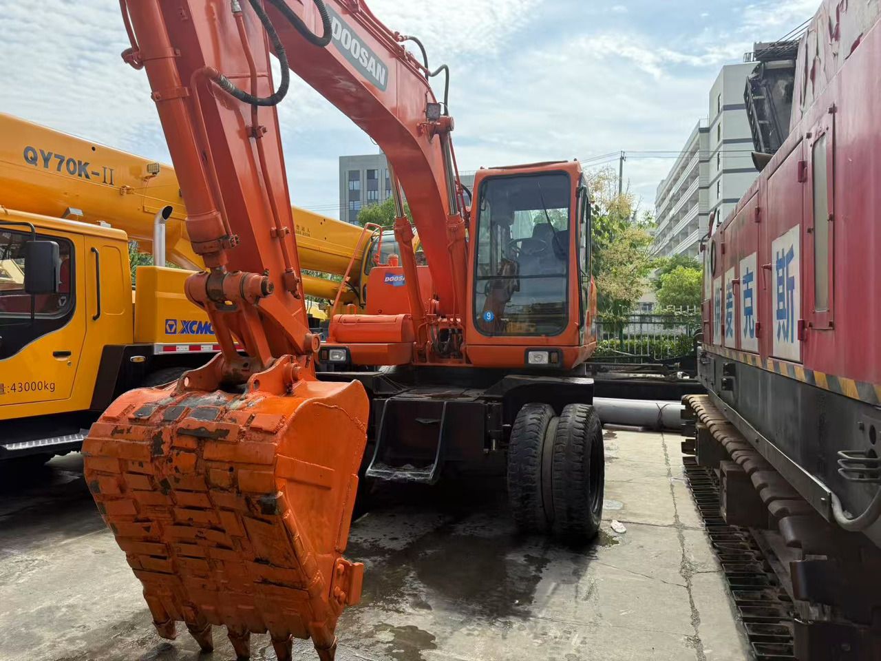 DOOSAN DH150W-7 - Ratinis ekskavatorius: foto 2 DOOSAN DH150W-7 - Ratinis ekskavatorius: foto 2