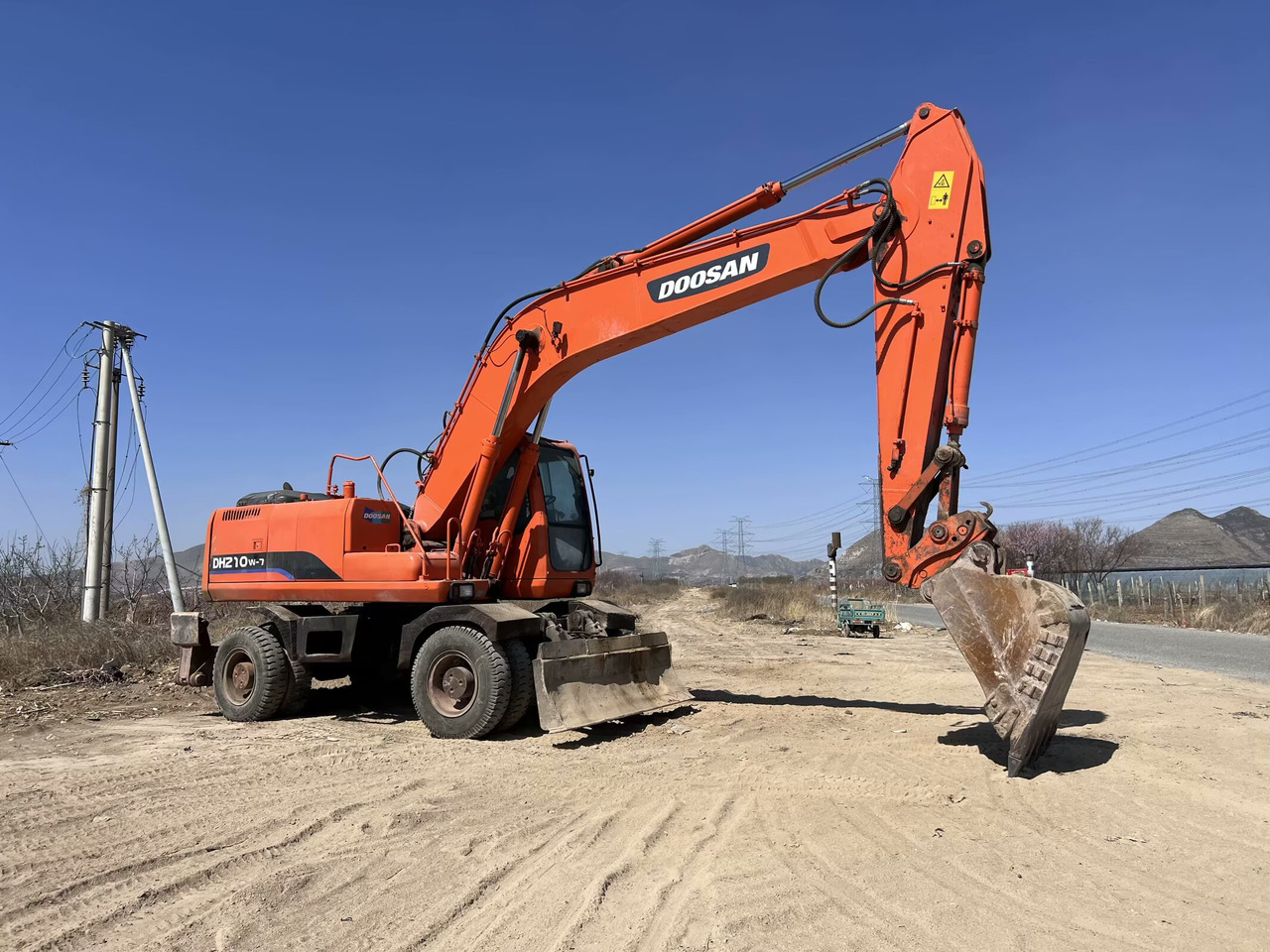 DOOSAN DH210W-7 - Ratinis ekskavatorius: foto 2 DOOSAN DH210W-7 - Ratinis ekskavatorius: foto 2