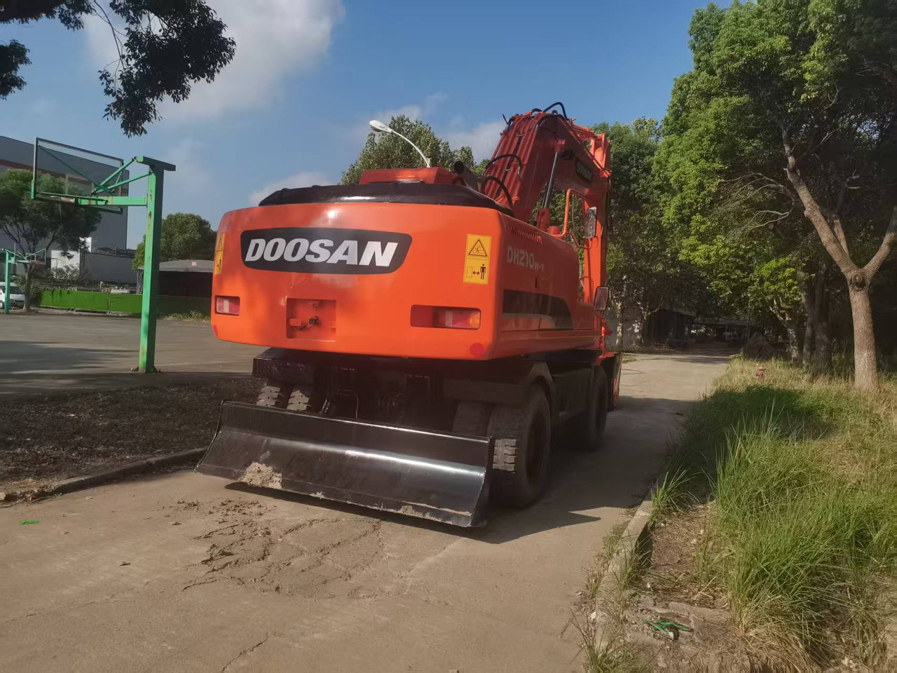 DOOSAN DH210W-9C - Ratinis ekskavatorius: foto 4 DOOSAN DH210W-9C - Ratinis ekskavatorius: foto 4