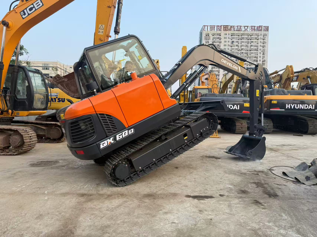 DOOSAN DX60D-10 - Mini ekskavatorius: foto 1 DOOSAN DX60D-10 - Mini ekskavatorius: foto 1