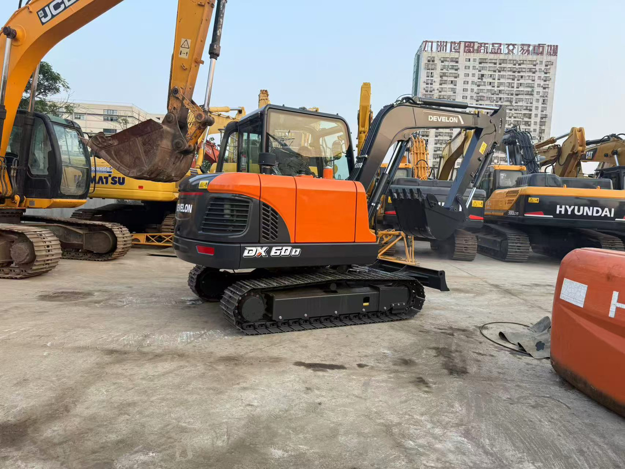 DOOSAN DX60D-10 - Mini ekskavatorius: foto 2 DOOSAN DX60D-10 - Mini ekskavatorius: foto 2