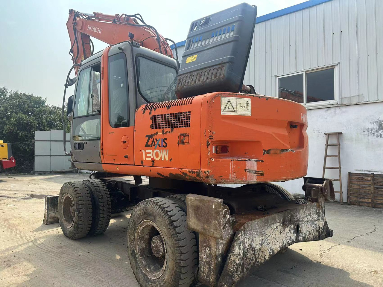 HITACHI ZX130 - Ratinis ekskavatorius: foto 3 HITACHI ZX130 - Ratinis ekskavatorius: foto 3