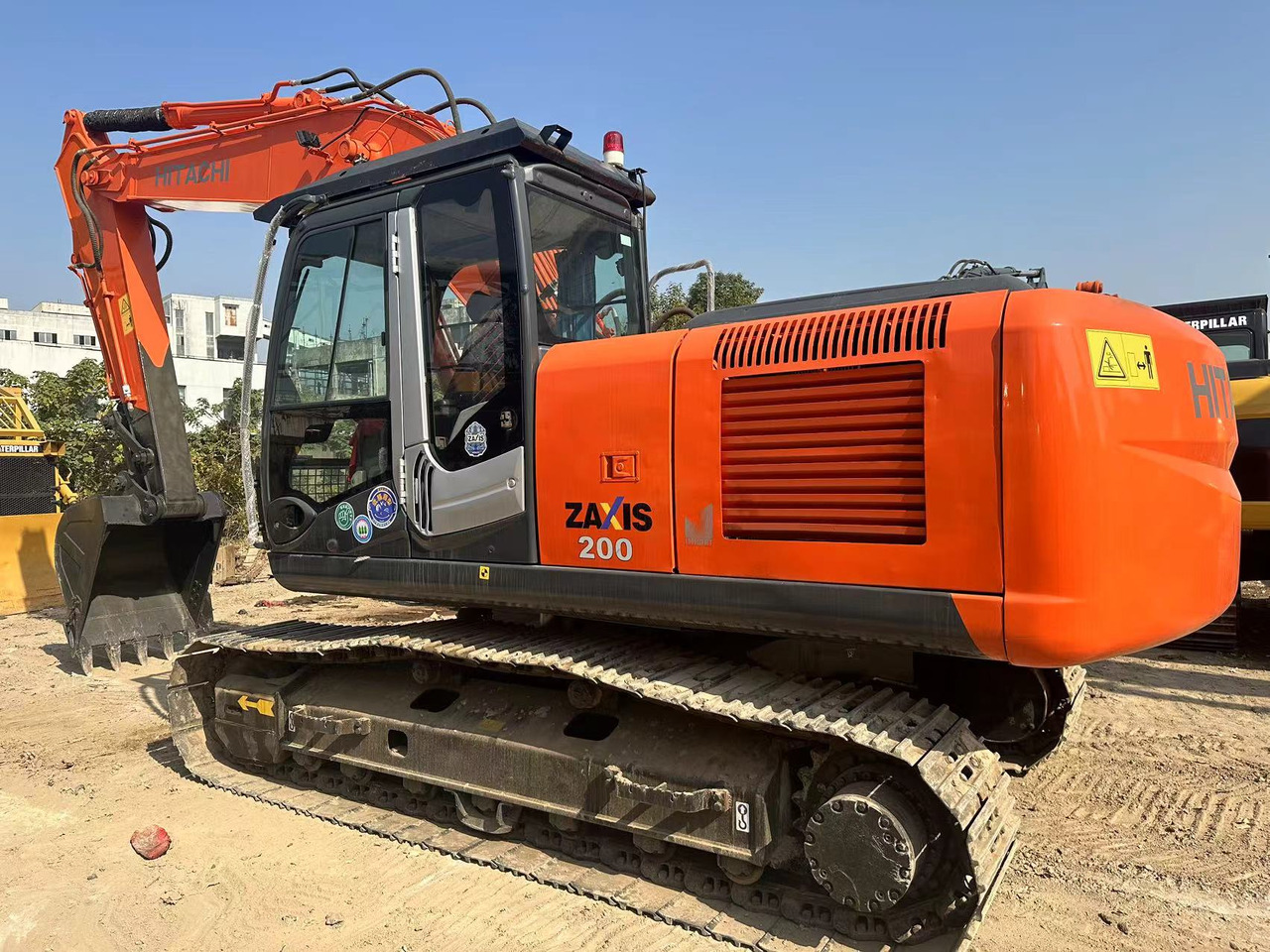 HITACHI ZX200-3 - Vikšrinis ekskavatorius: foto 1 HITACHI ZX200-3 - Vikšrinis ekskavatorius: foto 1