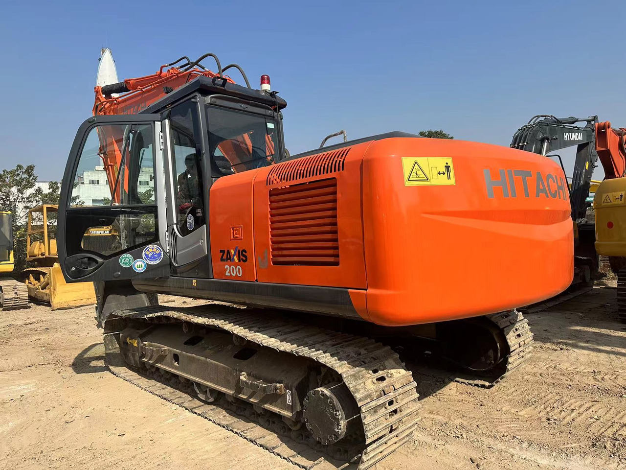 HITACHI ZX200-3 - Vikšrinis ekskavatorius: foto 4 HITACHI ZX200-3 - Vikšrinis ekskavatorius: foto 4