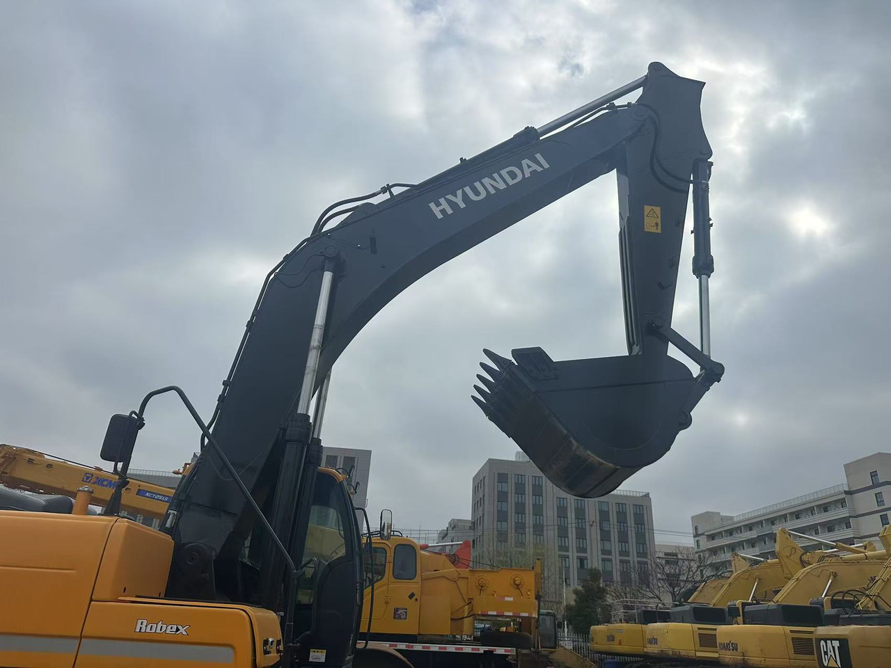 HYUNDAI R300LC-9T - Vikšrinis ekskavatorius: foto 4 HYUNDAI R300LC-9T - Vikšrinis ekskavatorius: foto 4