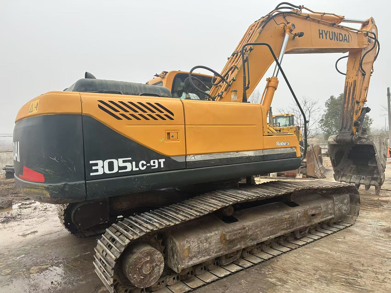 HYUNDAI R305LC-9T - Vikšrinis ekskavatorius: foto 2 HYUNDAI R305LC-9T - Vikšrinis ekskavatorius: foto 2