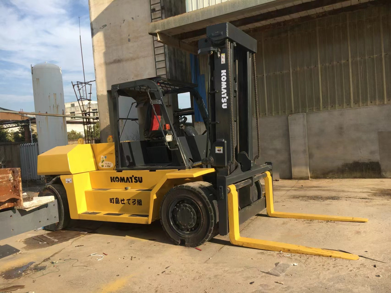 KOMATSU 15-ton - Dyzelinis krautuvas: foto 1 KOMATSU 15-ton - Dyzelinis krautuvas: foto 1