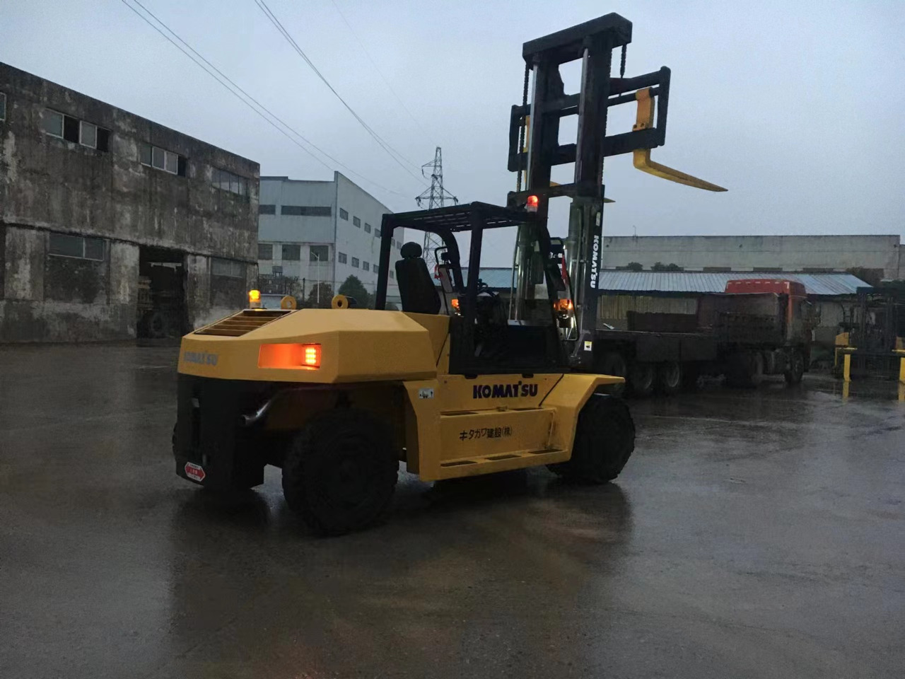 KOMATSU 15-ton - Dyzelinis krautuvas: foto 3 KOMATSU 15-ton - Dyzelinis krautuvas: foto 3