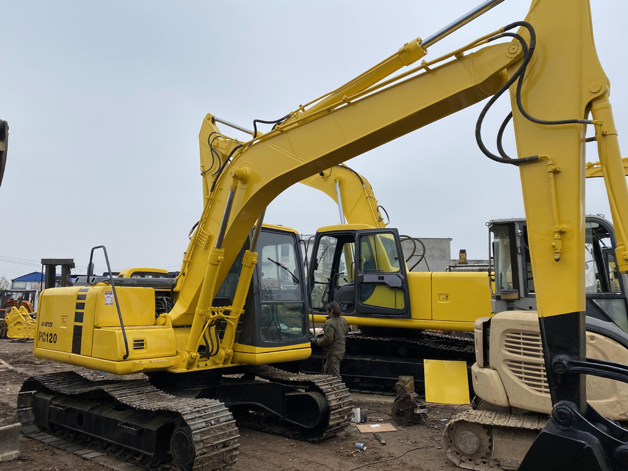 KOMATSU PC120-6 - Vikšrinis ekskavatorius: foto 1 KOMATSU PC120-6 - Vikšrinis ekskavatorius: foto 1