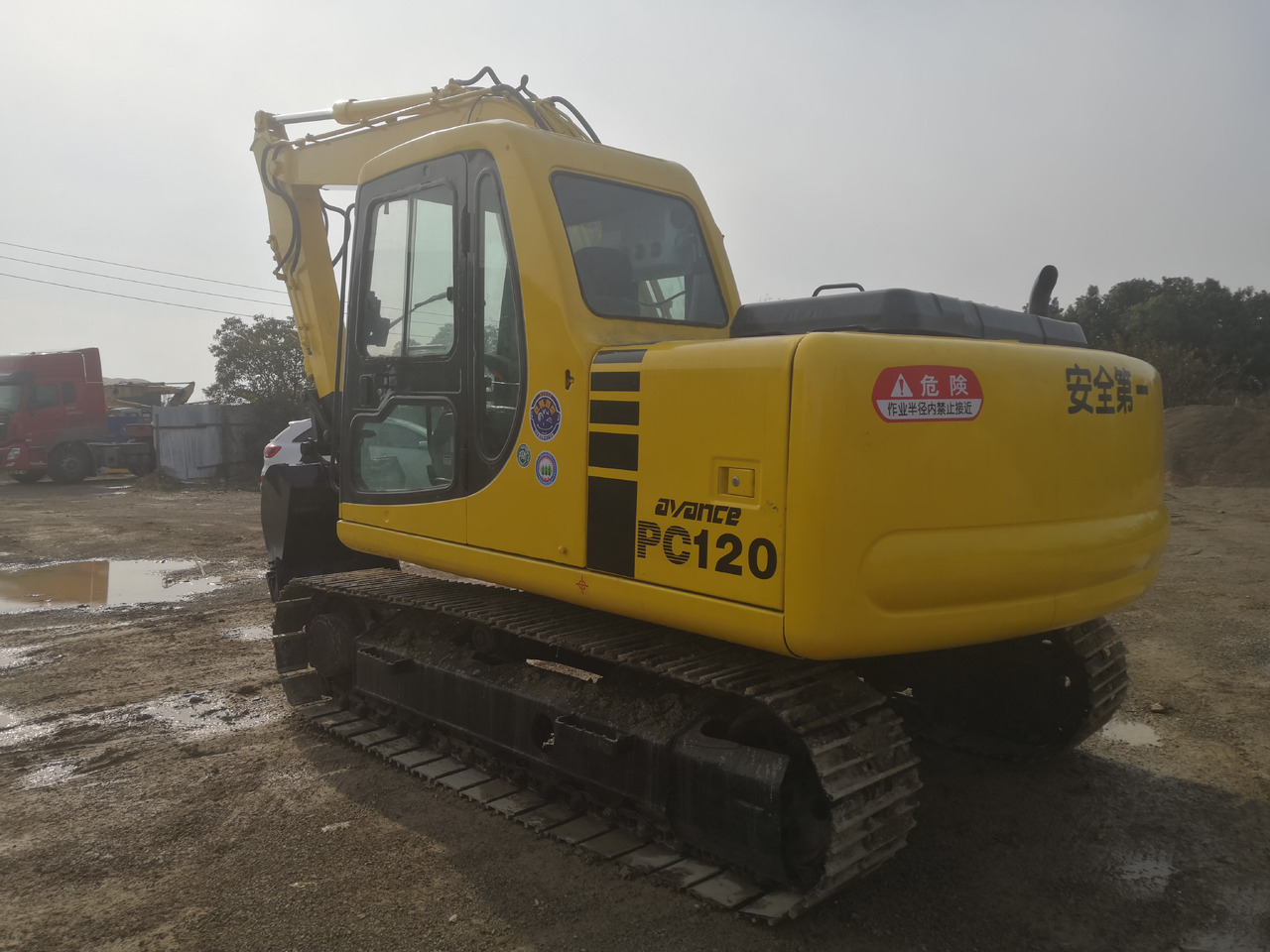 KOMATSU PC120-6 - Vikšrinis ekskavatorius: foto 3 KOMATSU PC120-6 - Vikšrinis ekskavatorius: foto 3