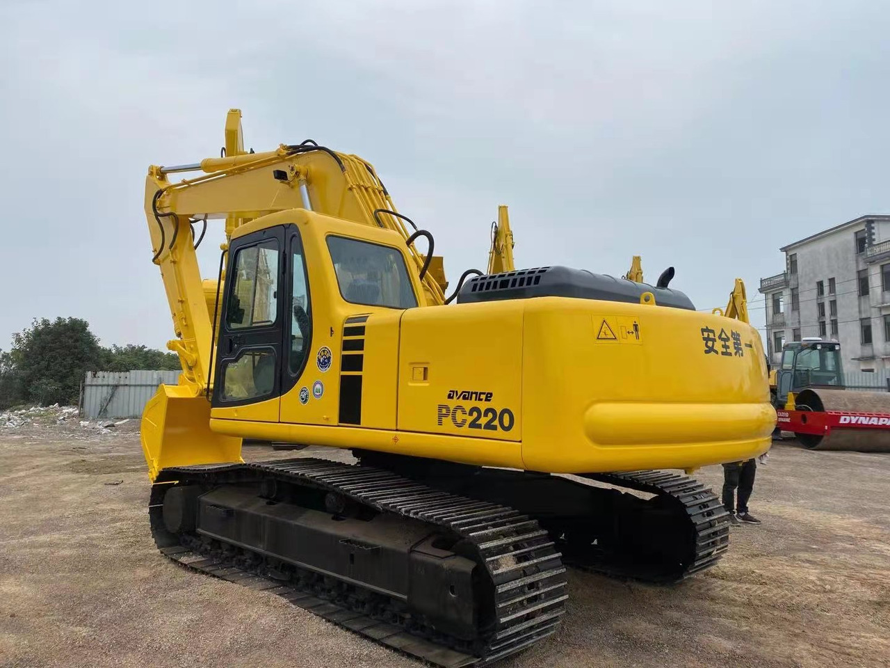 KOMATSU PC220-6 - Vikšrinis ekskavatorius: foto 2 KOMATSU PC220-6 - Vikšrinis ekskavatorius: foto 2