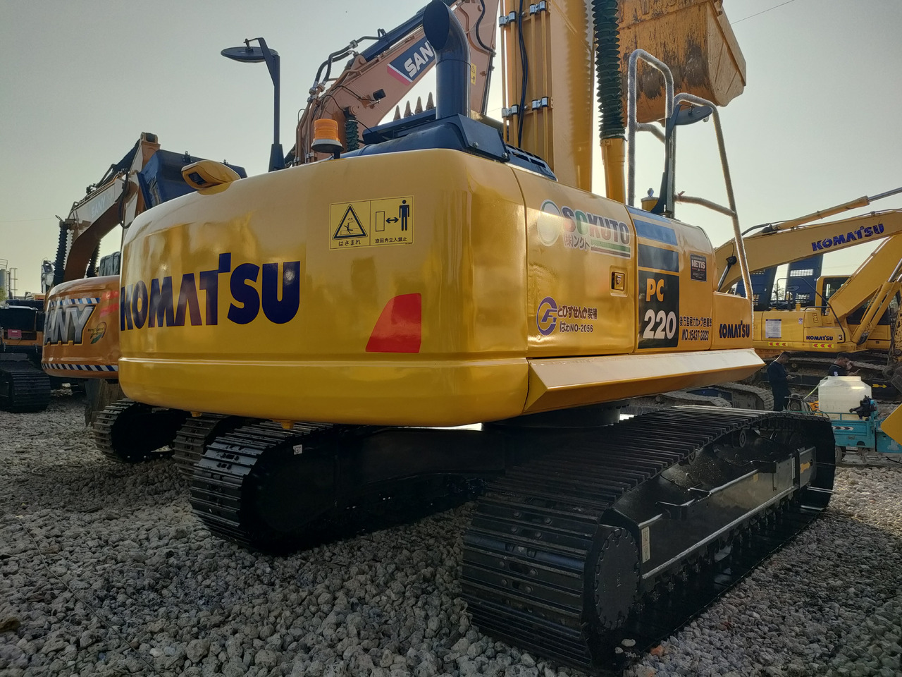 KOMATSU PC220-8 - Vikšrinis ekskavatorius: foto 2 KOMATSU PC220-8 - Vikšrinis ekskavatorius: foto 2