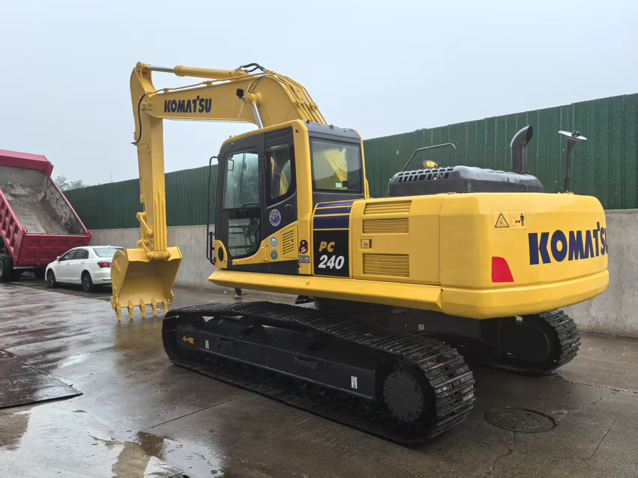 KOMATSU PC240LC-8M0 - Vikšrinis ekskavatorius: foto 1 KOMATSU PC240LC-8M0 - Vikšrinis ekskavatorius: foto 1