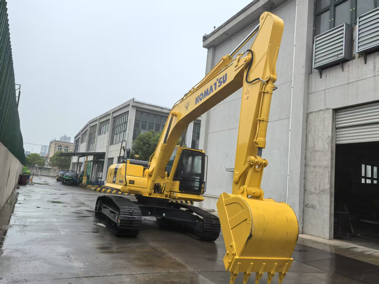 KOMATSU PC240LC-8M0 - Vikšrinis ekskavatorius: foto 2 KOMATSU PC240LC-8M0 - Vikšrinis ekskavatorius: foto 2