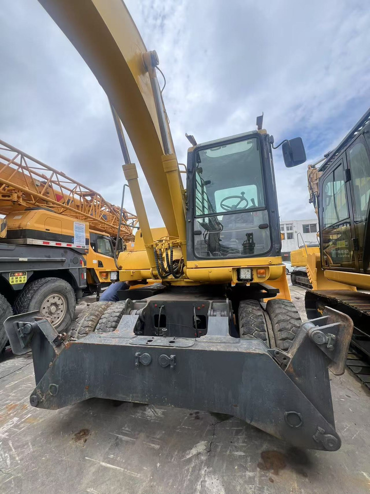 KOMATSU PW150 - Ratinis ekskavatorius: foto 1 KOMATSU PW150 - Ratinis ekskavatorius: foto 1