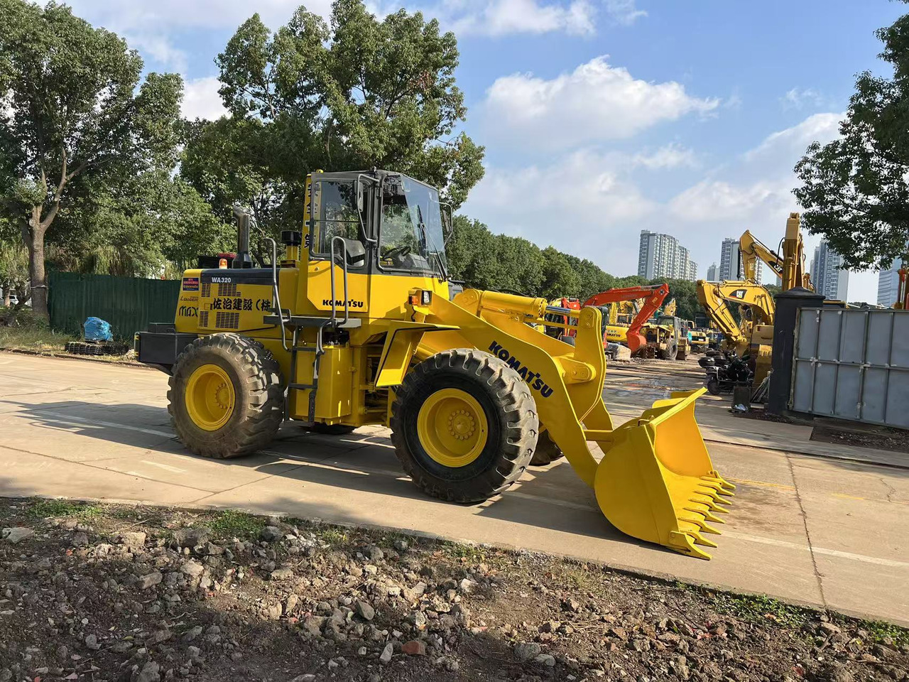KOMATSU WA320-3 - Ratinis krautuvas: foto 1 KOMATSU WA320-3 - Ratinis krautuvas: foto 1