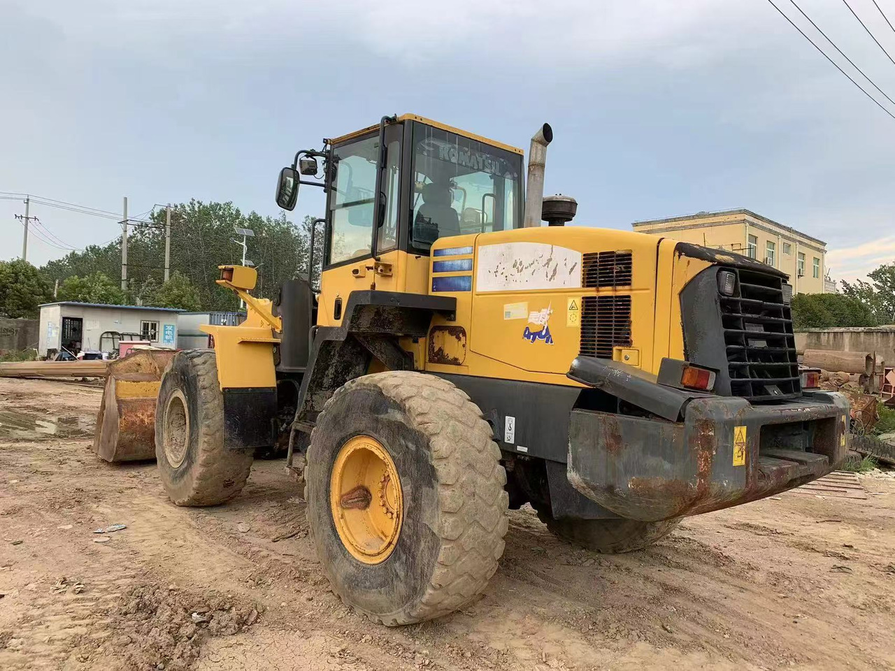 KOMATSU WA320-5 - Ratinis krautuvas: foto 1 KOMATSU WA320-5 - Ratinis krautuvas: foto 1