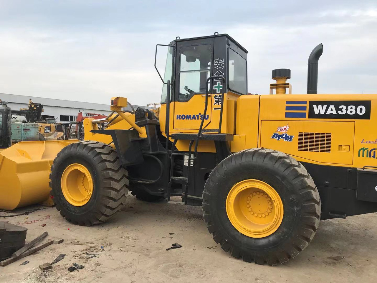 KOMATSU WA380-3 - Ratinis krautuvas: foto 4 KOMATSU WA380-3 - Ratinis krautuvas: foto 4