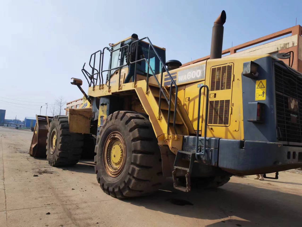 KOMATSU WA600-6 - Ratinis krautuvas: foto 2 KOMATSU WA600-6 - Ratinis krautuvas: foto 2