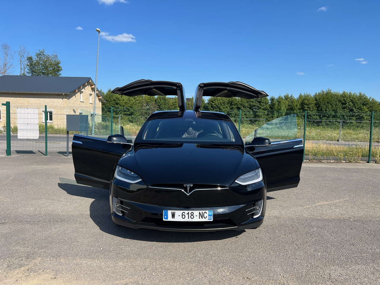 TESLA Model X 75D Autopilot SOH 93% 5 Places - Visureigis: foto 1 TESLA Model X 75D Autopilot SOH 93% 5 Places - Visureigis: foto 1