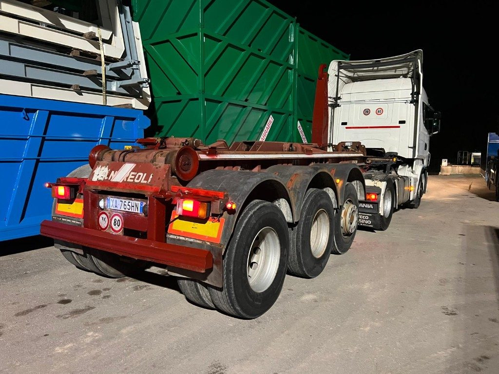 ANDREOLI SEMIRIMORCHIO ANDREOLI SCARRABILE - Kablio/ Skip loader priekaba: foto 4 ANDREOLI SEMIRIMORCHIO ANDREOLI SCARRABILE - Kablio/ Skip loader priekaba: foto 4