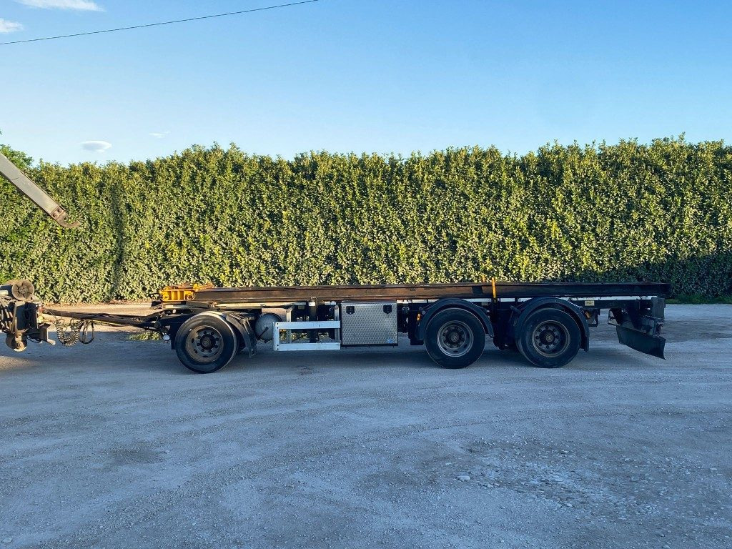 CARDI RIMORCHIO CARDI SCARRABILE RIBALTABILE PNEUMATICO - Kablio/ Skip loader priekaba: foto 3 CARDI RIMORCHIO CARDI SCARRABILE RIBALTABILE PNEUMATICO - Kablio/ Skip loader priekaba: foto 3