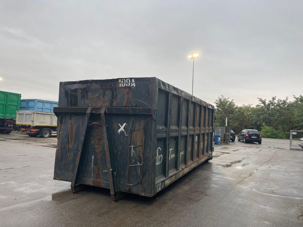 CONTAINER SCARRABILE USATO A CIELO APERTO - Užtraukiamas konteineris: foto 1 CONTAINER SCARRABILE USATO A CIELO APERTO - Užtraukiamas konteineris: foto 1