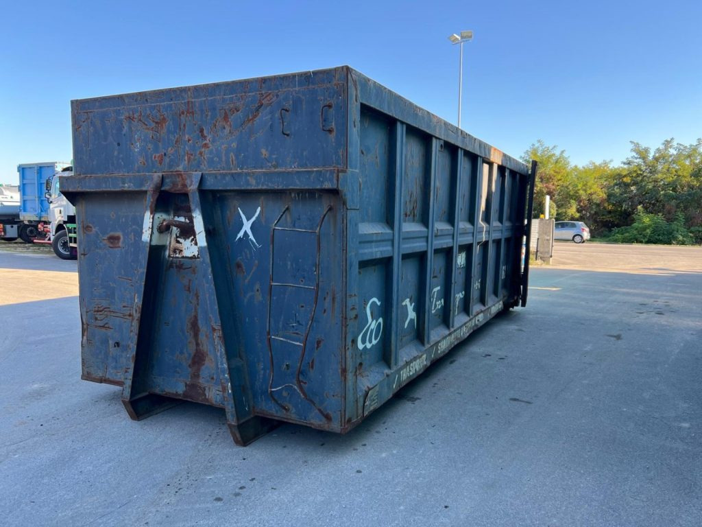CONTAINER SCARRABILE USATO A CIELO APERTO - Užtraukiamas konteineris: foto 1 CONTAINER SCARRABILE USATO A CIELO APERTO - Užtraukiamas konteineris: foto 1