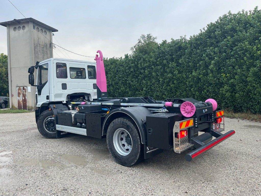 IVECO EUROCARGO 180K32 SCARRABILE NUOVO - Hook-lift sunkvežimis: foto 3 IVECO EUROCARGO 180K32 SCARRABILE NUOVO - Hook-lift sunkvežimis: foto 3
