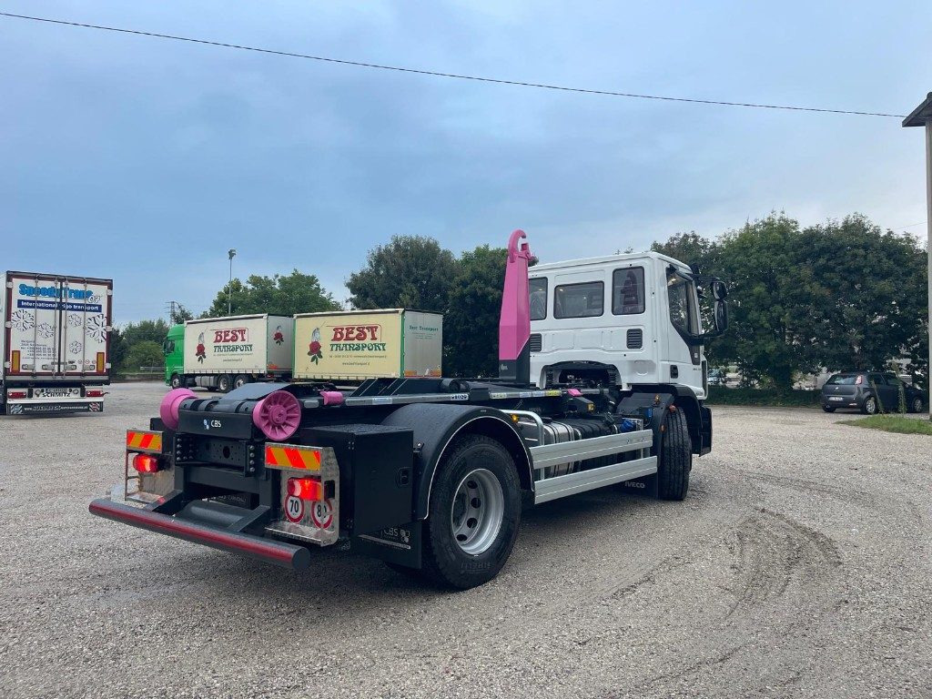 IVECO EUROCARGO 180K32 SCARRABILE NUOVO - Hook-lift sunkvežimis: foto 4 IVECO EUROCARGO 180K32 SCARRABILE NUOVO - Hook-lift sunkvežimis: foto 4