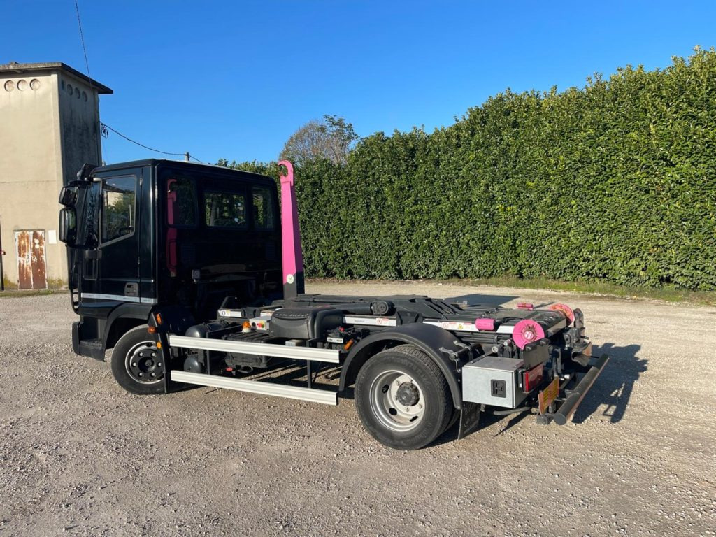 IVECO EUROCARGO 75E18 CON SCARRABILE NUOVO - Hook-lift sunkvežimis: foto 4 IVECO EUROCARGO 75E18 CON SCARRABILE NUOVO - Hook-lift sunkvežimis: foto 4