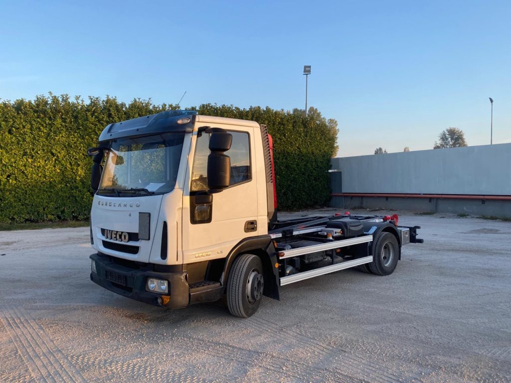 IVECO EUROCARGO 80 E18 CON IMPIANTO SCARRABILE NUO - Hook-lift sunkvežimis: foto 3 IVECO EUROCARGO 80 E18 CON IMPIANTO SCARRABILE NUO - Hook-lift sunkvežimis: foto 3