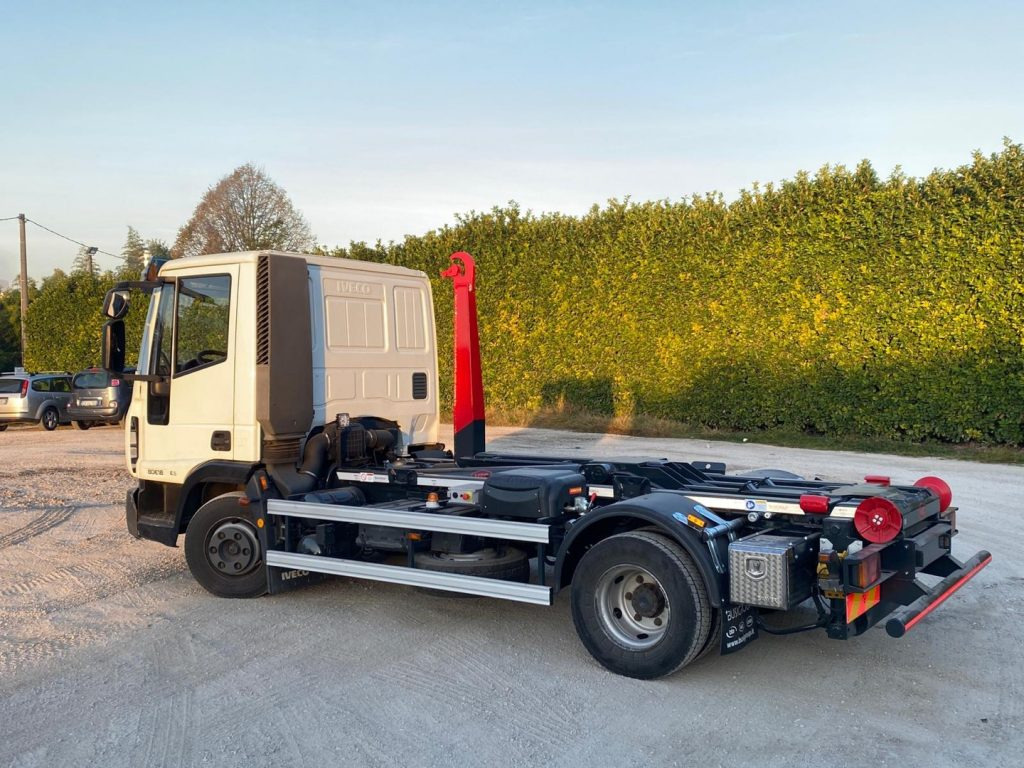 IVECO EUROCARGO 80 E18 CON IMPIANTO SCARRABILE NUO - Hook-lift sunkvežimis: foto 5 IVECO EUROCARGO 80 E18 CON IMPIANTO SCARRABILE NUO - Hook-lift sunkvežimis: foto 5