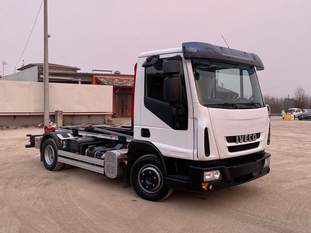 IVECO EUROCARGO 80 E18 CON IMPIANTO SCARRABILE NUO - Hook-lift sunkvežimis: foto 1 IVECO EUROCARGO 80 E18 CON IMPIANTO SCARRABILE NUO - Hook-lift sunkvežimis: foto 1
