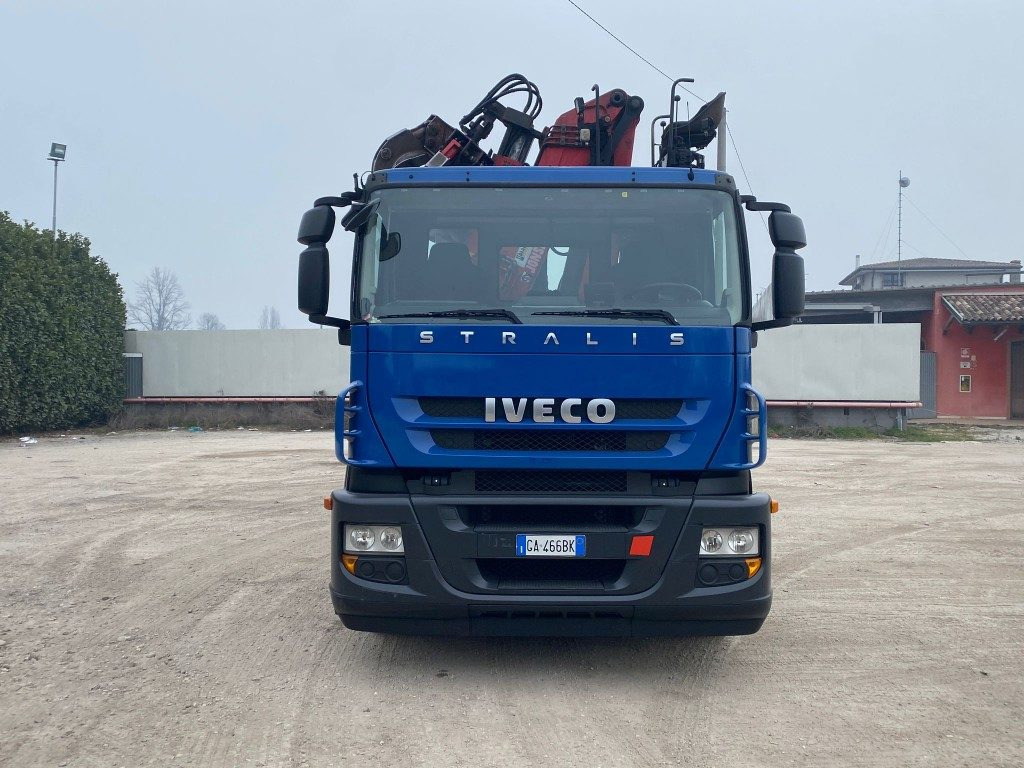 IVECO STRALIS 260.450 SCARRABILE CON GRU - Hook-lift sunkvežimis: foto 2 IVECO STRALIS 260.450 SCARRABILE CON GRU - Hook-lift sunkvežimis: foto 2