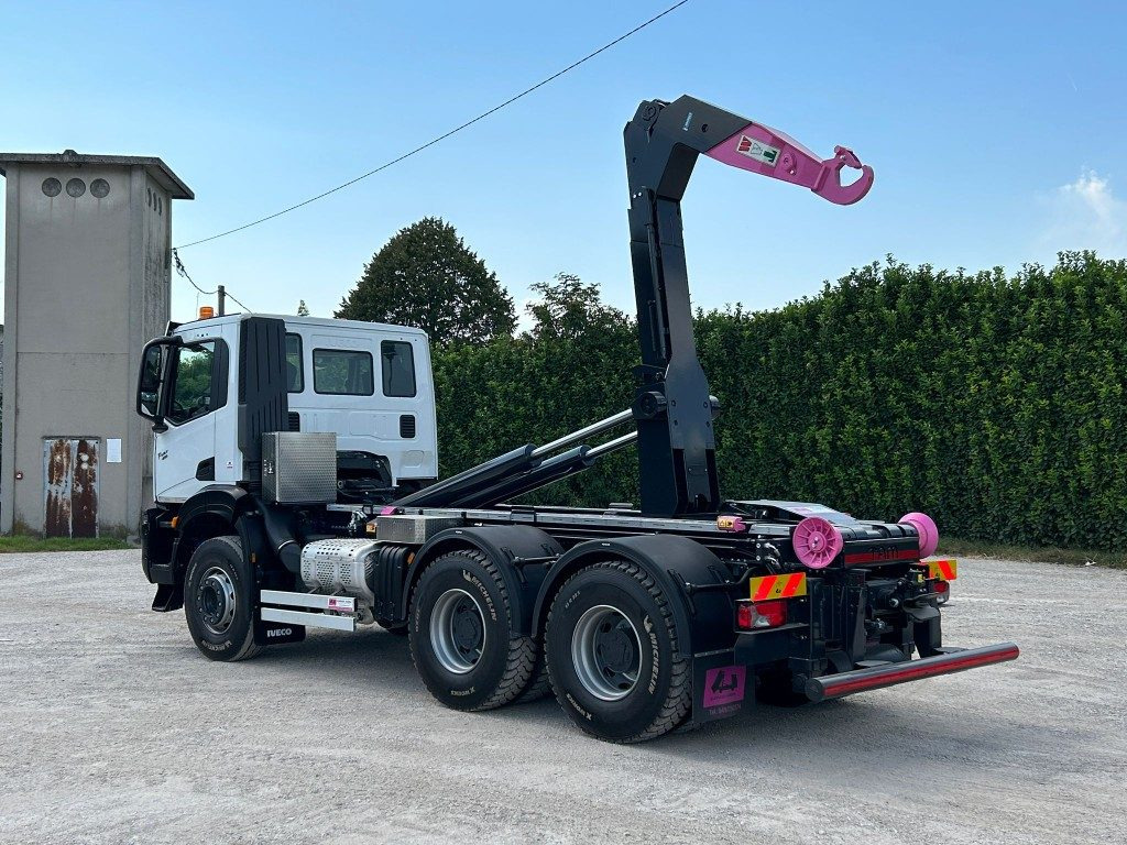 IVECO TRAKKER T-WAY AD380T NUOVO SCARRABILE - Hook-lift sunkvežimis: foto 3 IVECO TRAKKER T-WAY AD380T NUOVO SCARRABILE - Hook-lift sunkvežimis: foto 3