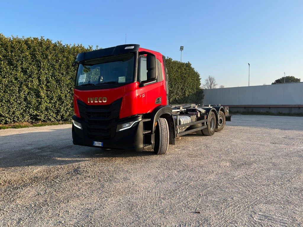 IVECO X-WAY AD260 NUOVO TARGATO SCARRABILE - Hook-lift sunkvežimis: foto 1 IVECO X-WAY AD260 NUOVO TARGATO SCARRABILE - Hook-lift sunkvežimis: foto 1