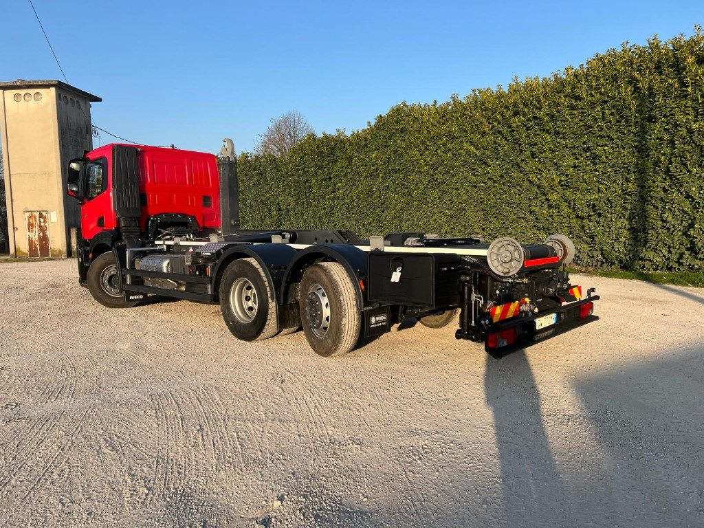 IVECO X-WAY AD260 NUOVO TARGATO SCARRABILE - Hook-lift sunkvežimis: foto 3 IVECO X-WAY AD260 NUOVO TARGATO SCARRABILE - Hook-lift sunkvežimis: foto 3